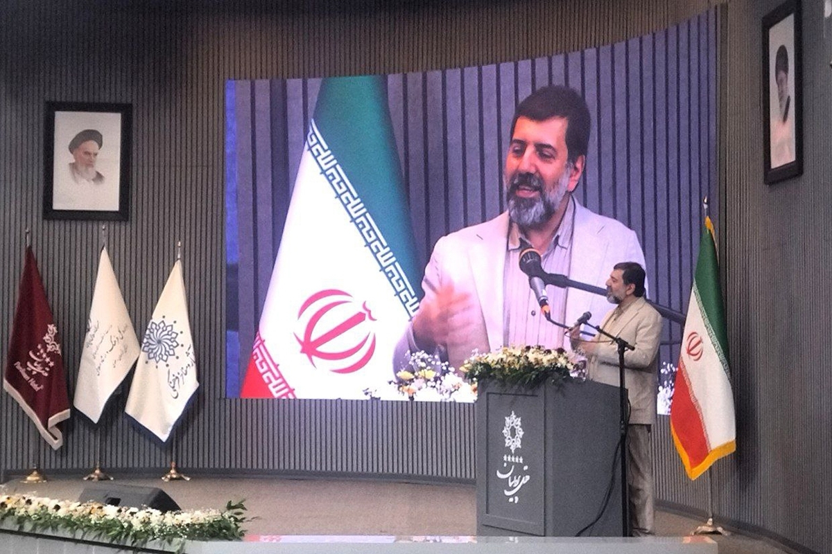 رئیس انجمن نسخ خطی و چالش‌های نسخه‌پژوهی در ایران، از به‌کارگیری روش جدید طیف‌سنجی به‌جای رادیوکربن در تعیین قدمت اسناد تاریخی خبر داد و گفت: این روش دقیق‌تر و کم‌خطاتر است که می‌تواند تحولی در نسخه‌پژوهی ایجاد کند.