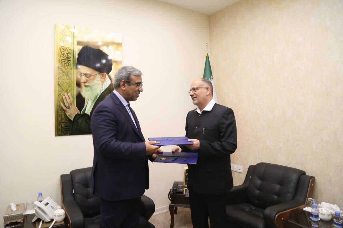 امضای تفاهمنامه همکاری میان استانداری خراسان رضوی و انجمن آثار و مفاخر فرهنگی