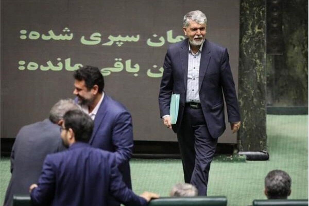 گزارش کمیسیون انرژی در مورد «رد تقاضای تحقیق و تفحص از ضعف عملکرد وزارت نفت در خصوص گم شدن روزانه ۲۰ میلیون لیتر بنزین در کشور» و سوال از وزیر فرهنگ و ارشاد اسلامی در دستور هفته جاری قرار دارد.