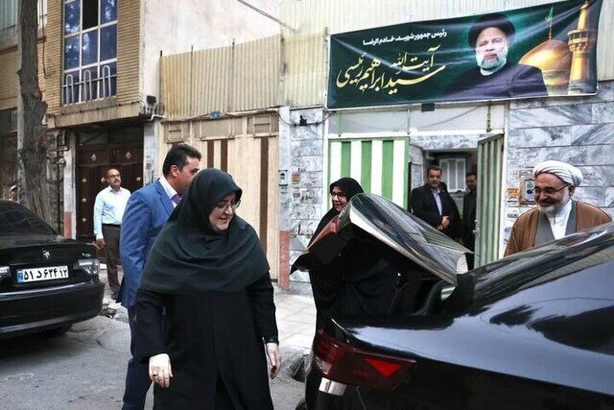 سخنگوی دولت با مادر شهید رئیسی دیدار کرد