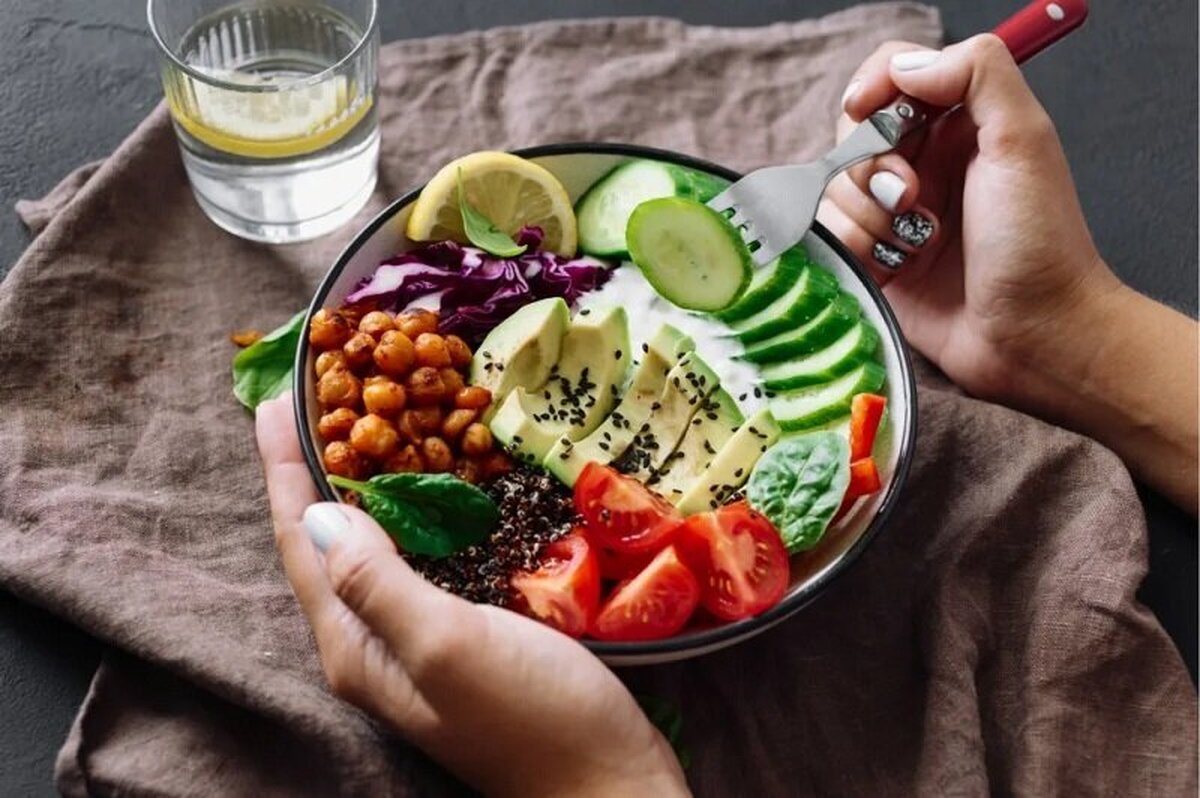 آیا رژیم گرفتن به معنای مدام گرسنه ماندن است؟