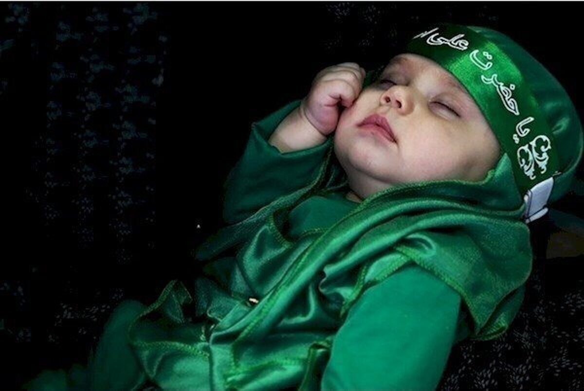 گردهمایی ۸۰۰ نفر از برگزارکنندگان همایش جهانی شیرخوارگان حسینی در حرم رضوی