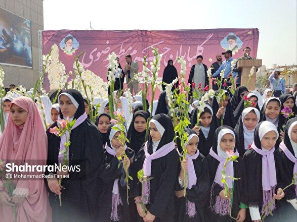 دختران مشهدی به مناسبت میلاد حضرت معصومه (س) حرم مطهر رضوی را گلباران کردند + فیلم