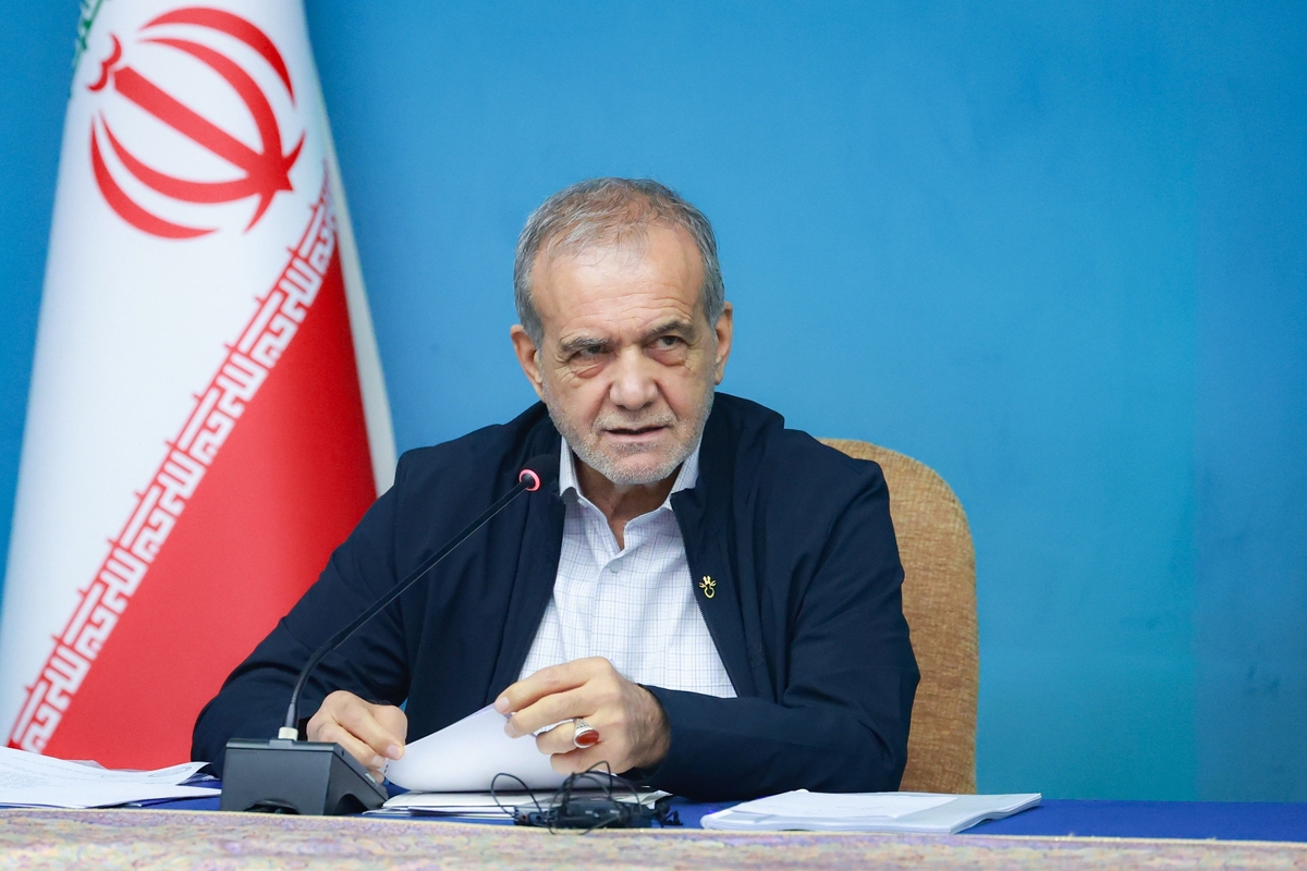 پزشکیان دستور توقف فوری فروش اینترنتی دارو را صادر کرد
