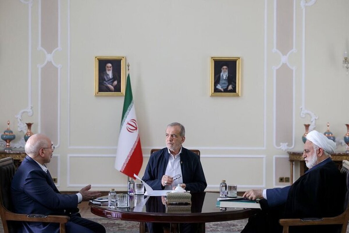 نشست مشترک سران قوای مجریه، مقننه و قضائیه در نهاد ریاست جمهوری برگزار شد.