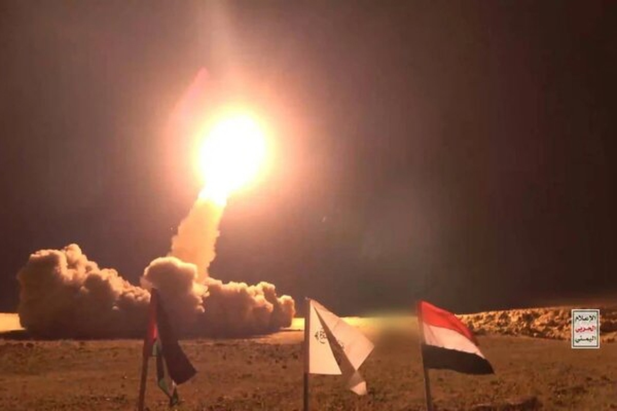 عضو انصارالله یمن از درخواست انگلیس برای عبور ناو هواپیمابر خود از دریای سرخ خبر داد.