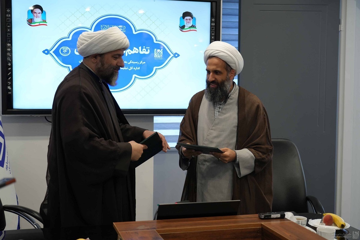 تفاهم‌نامه همکاری امور مساجد استان‌های خراسان و اداره‌کل تبلیغات اسلامی استان خراسان رضوی به منظور تقویت جایگاه مساجد به عنوان کانون‌های تربیتی و فرهنگی کشور امضا شد.