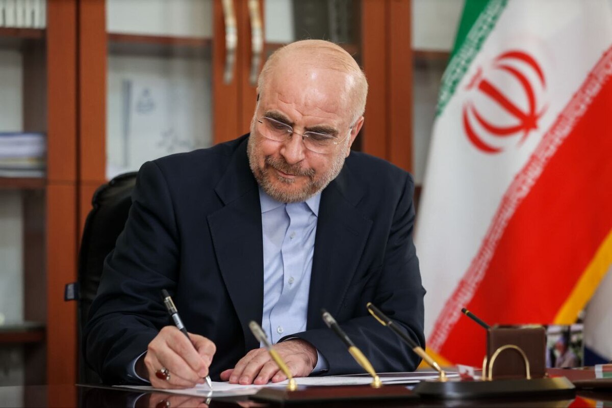 رئیس مجلس شورای اسلامی، قانون مربوط به پرداخت فوق‌العاده خاص کارکنان دولت را ابلاغ کرد.