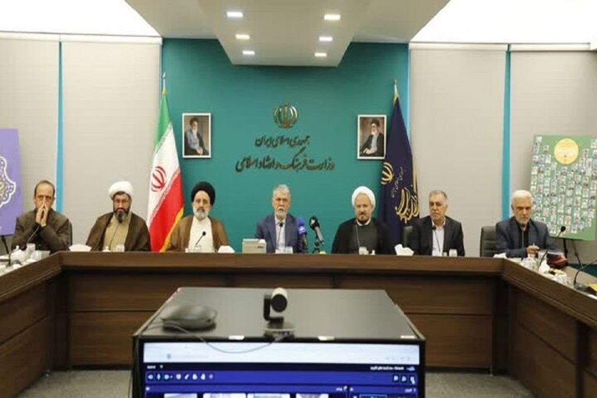 آیین تکریم خانواده شهدای کانون مساجد کشور با حضور وزیر فرهنگ و ارشاد اسلامی برگزار شد (۱۳ خرداد ۱۴۰۴)