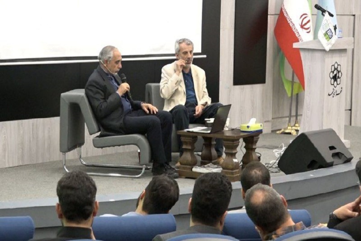 نشست تبیینی انتقال تجربه «پشت پرده» در مشهد برگزار شد| تمدن غرب در اختیار یهود+ فیلم