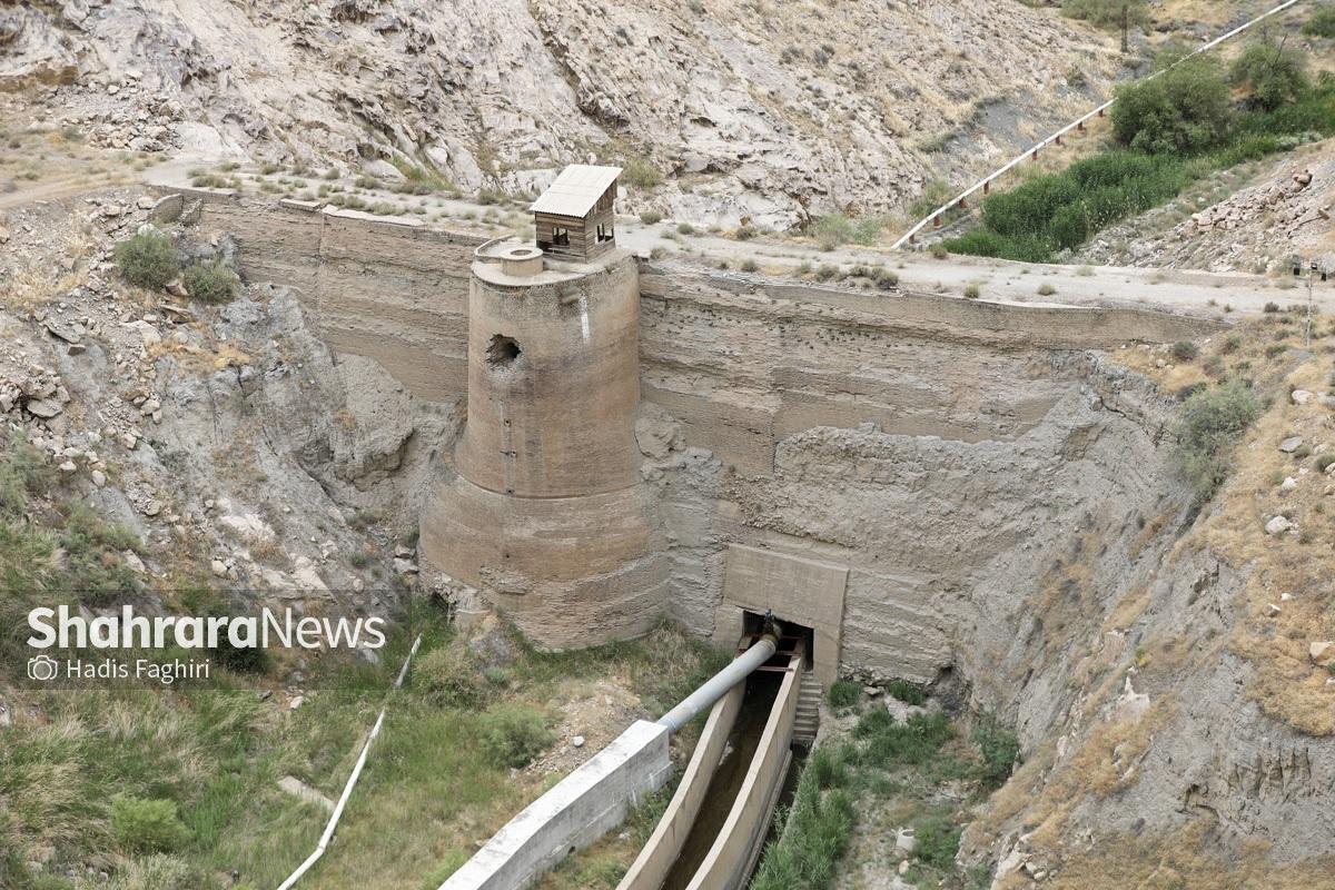میزان ذخایر آبی سدها در روز دهم خردادماه ۱۴۰۳ بالغ بر ۳۵ میلیارد مترمکعب بود که مقایسه این رقم با حجم فعلی ذخایر آبی سدها، نشان‌دهنده کاهش ۲۴درصدی ذخایر آبی سدهای کشور است.