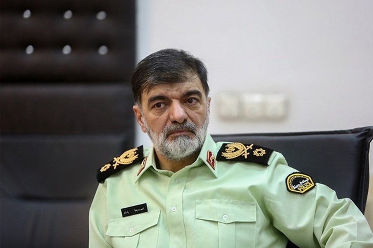 فرمانده کل انتظامی کشور گفت: با به‌کارگیری ۷۰ هزار نیرو از پلیس سراسر کشور و بالغ بر ۱۷ هزار نفر در تهران، برگزاری مراسم سالروز ارتحال امام (ره) به خوبی و در امنیت کامل انجام شد و مردم در کمال امنیت و آرامش به سمت مقصد‌های خود در حال بازگشت هستند.