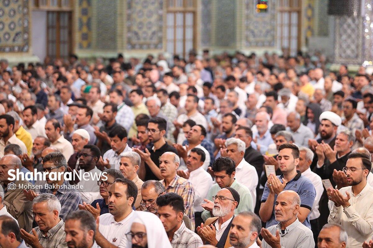 نماز عید قربان از عبادات مستحب مؤکد است که با دو رکعت، قنوت‌های متعدد و آداب ویژه، از طلوع آفتاب تا ظهر اقامه می‌شود.