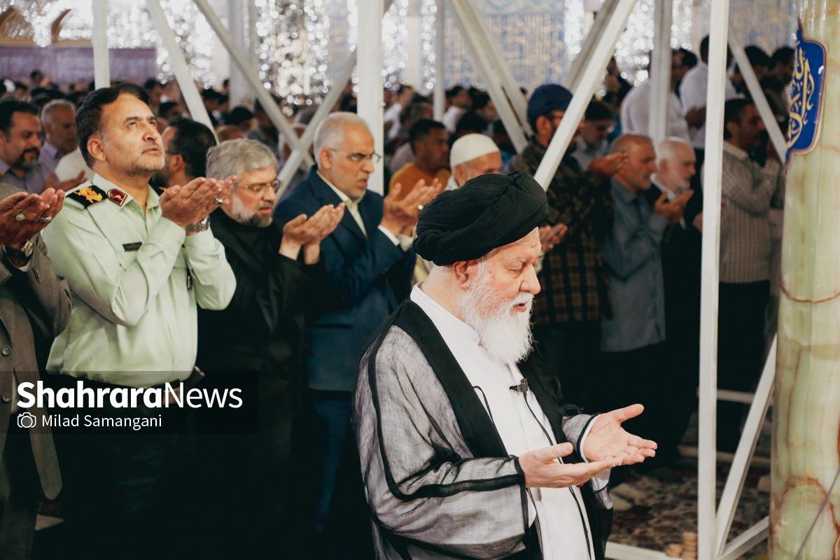 صبح امروز همزمان با عید سعید قربان، زائران و مجاوران حریم رضوی نماز عید قربان را به امامت آیت الله سید احمد علم‌الهدی امام جمعه مشهد، در حرم مطهر رضوی به اقامه ایستادند.