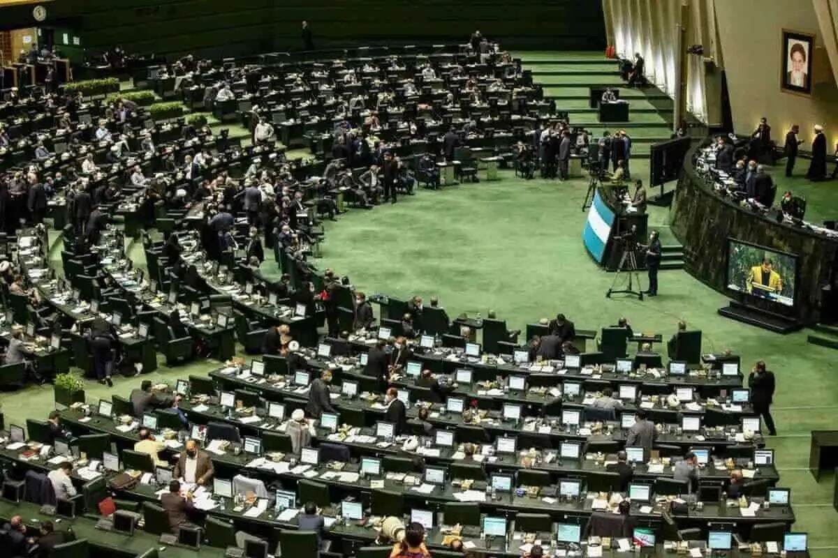 مخالفت مجلس با کاهش منابع اعتباری دولت و شهرداری‌ها در بودجه ۱۴۰۴