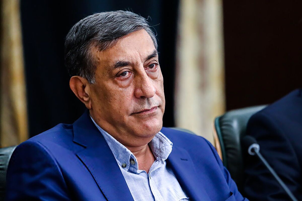معاون اجرایی رئیس‌جمهوری گفت: با سیاست‌های دولت چهاردهم قرار است کمبود منابع فسیلی برای تأمین برق را با انرژی خورشیدی و بادی جبران و ۲۰ درصد منابع برق مصرفی تمام ادارات دولتی با برق خورشیدی تامین شود.