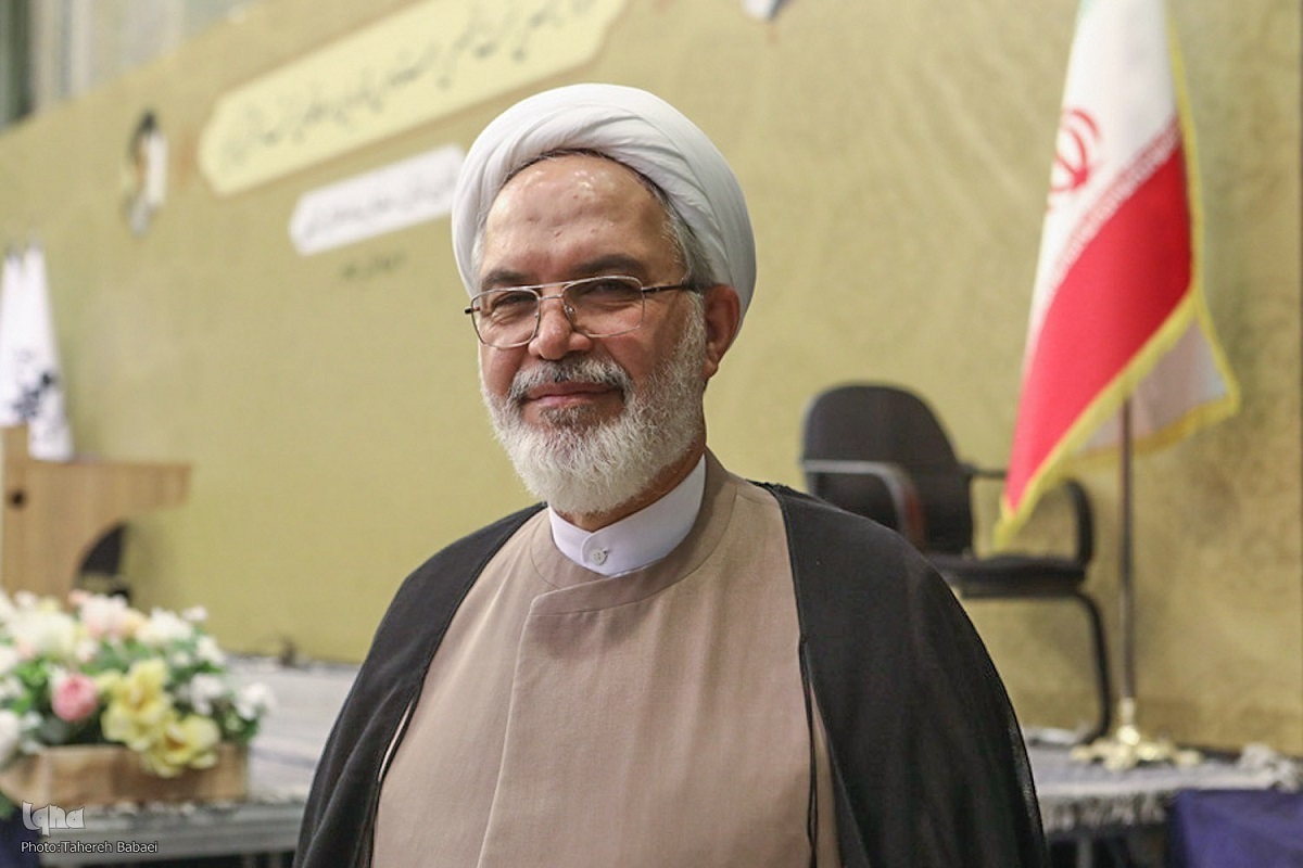 معاون قرآن و عترت وزیر فرهنگ و ارشاد اسلامی بر لزوم نزدیک‌کردن افکار قرآنی به هم تأکید کرد و گفت: ما در حوزه قرآنی، نیازمند تغییر و تحول هستیم.
