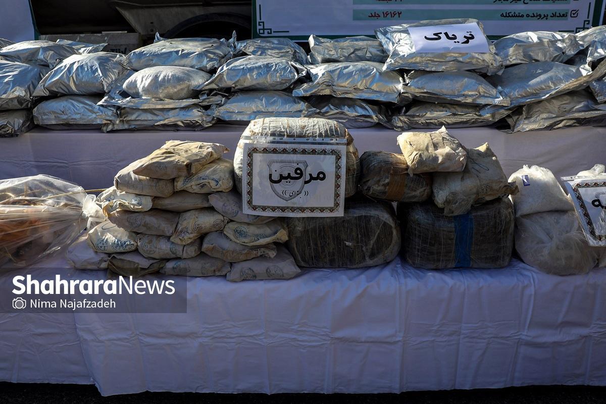 فرمانده انتظامی شهرستان کاشمر از کشف محموله قرص مخدر جاسازی شده در۲ خودرو و انبار سیگار و توتون قاچاق در این شهرستان خبر داد.