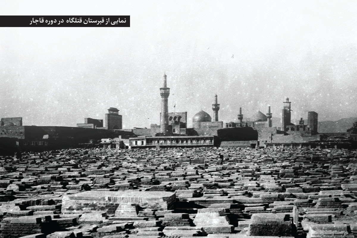 شاه تهماسب یکم، اولین کسی بود که خواست بعد از مرگش او را در حرم‌مطهر دفن کنند. مکانی در شمال ضریح امام‌رضا (ع) که بعد‌ها به «صفه شاه‌تهماسبی» مشهور شد، محل دفن این فرمانروای صفوی بود.