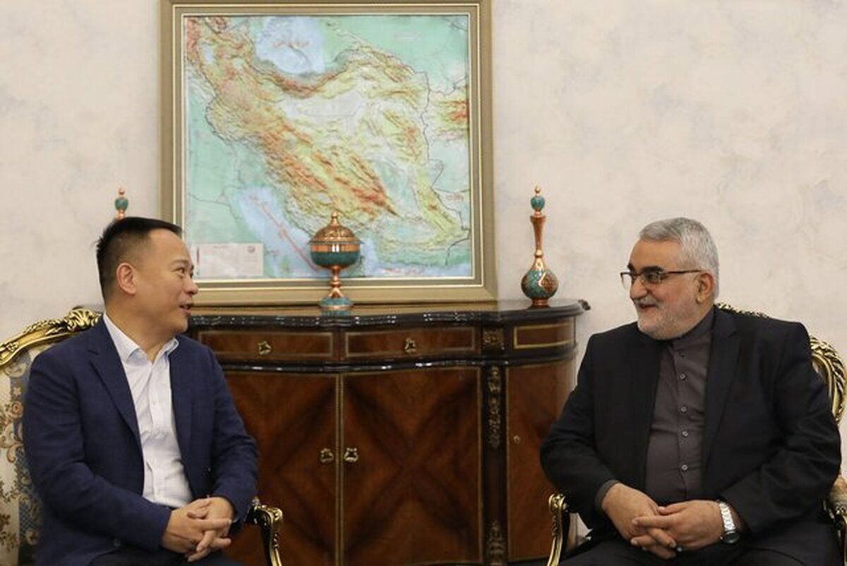 عضو کمیسیون امنیت ملی مجلس در دیدار با سرکنسول جمهوری خلق چین در بندرعباس گفت: افتتاح سرکنسولگری چین در بندرعباس یک گام مهم در تقویت روابط دو کشور بوده و نقش سرکنسول چین در تقویت روابط دو کشور اثرگذار بوده است.