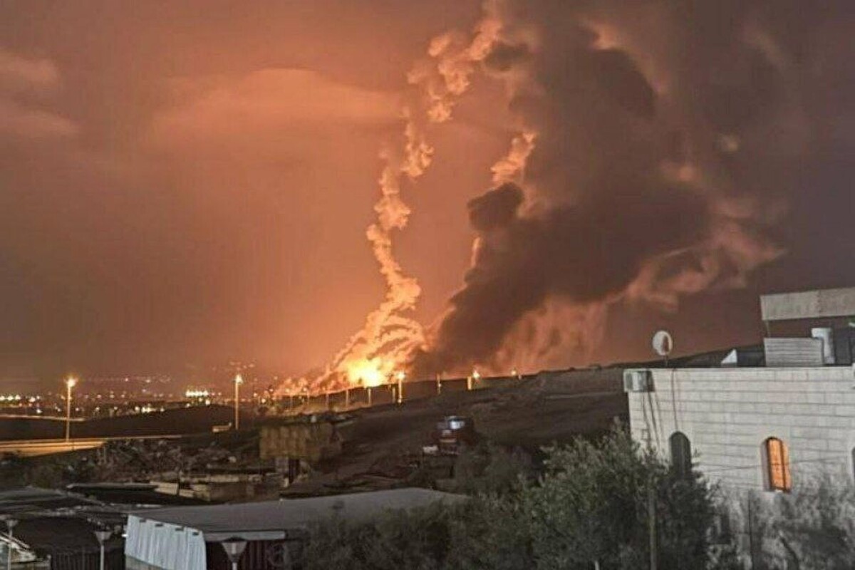 ایران در هشتمین موج حمله موشکی خود در عملیات وعده صادق ۳ نیروگاه حیفا را مورد حمله قرار داد.