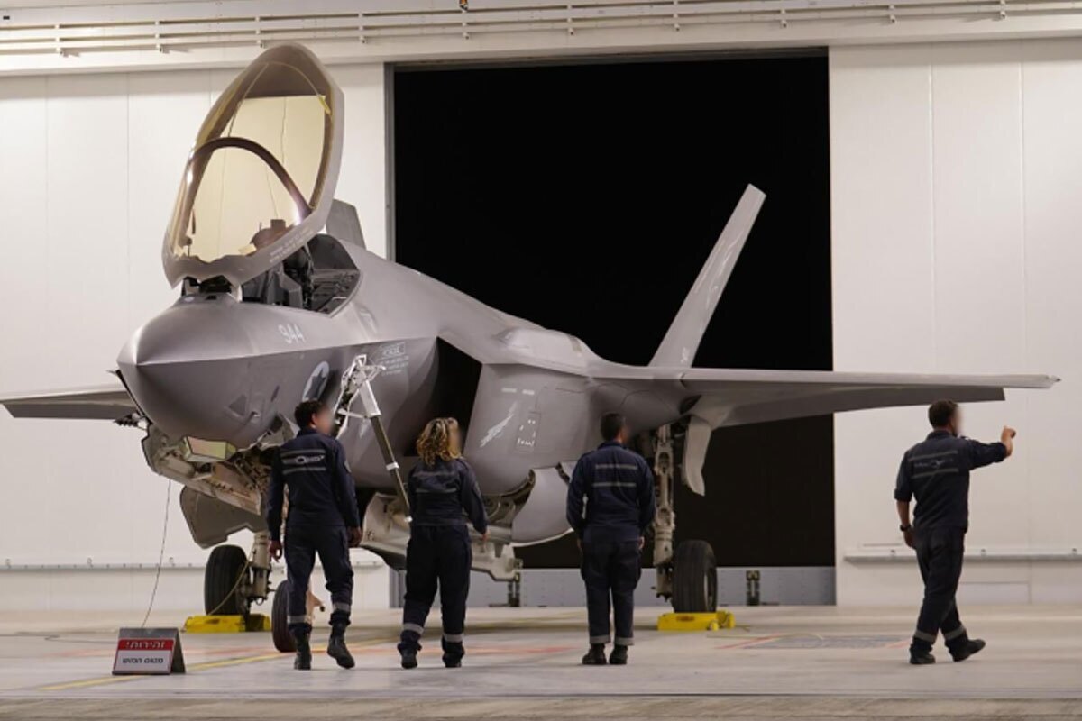 جنگنده F-35، تولید شرکت «لاکهید مارتین»، که این روز‌ها نام آن را بسیار می‌شنویم جنگ‌افزاری بسیار گران‌قیمت است که درعین‌حال اشکالات و نقص‌هایی بزرگ هم دارد.