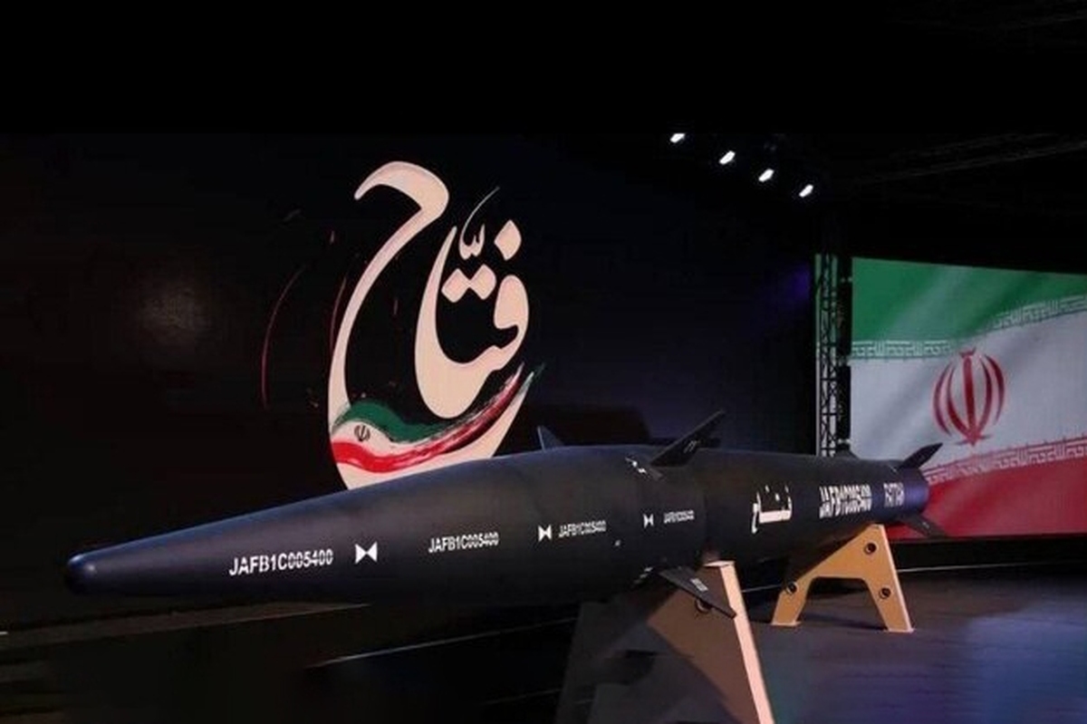 از مزایای موشک فتاح می‌توان به دقت اصابت افزاینده، قابلیت مانور پذیری فوق العاده و توان پنهان کاری و عبور از سامانه‌های راداری اشاره کرد.