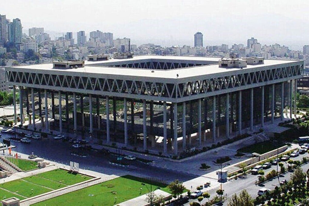 دشمن صهیونی برای دقایقی، با هک سامانه‌های صداوسیما توانست بر روی ماهواره صداوسیما اطلاعات نامربوط ارسال کند، اما این حمله بلافاصله خنثی شد.