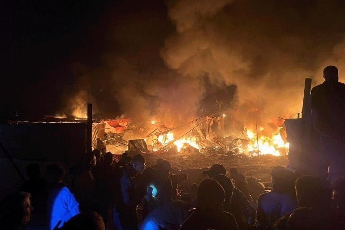 جنبش حماس در بیانیه ای اعلام کرد که اشغالگران با بمباران منازل و چادرهای آوارگان و تیراندازی مستقیم به شهروندان گرسنه در نوار غزه مرتکب جنایات هولناکی می‌شوند.
