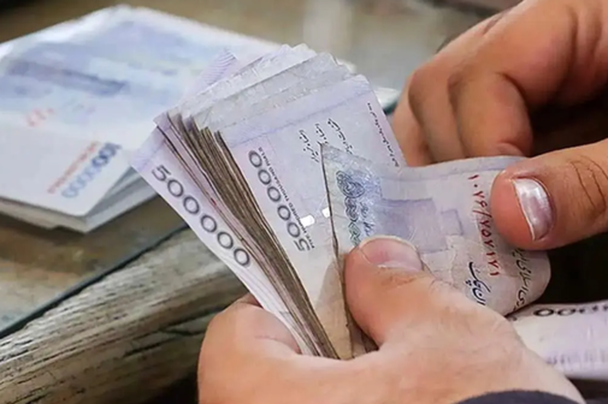 حقوق خرداد ماه همه کارمندان دولت مشمول قانون خدمات کشوری واریز شد.