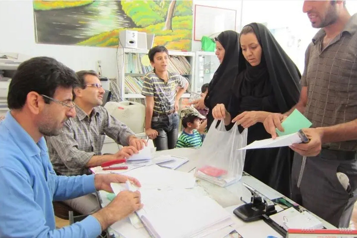 دریافت هزینه کتاب و بیمه در مدارس دولتی مجاز است