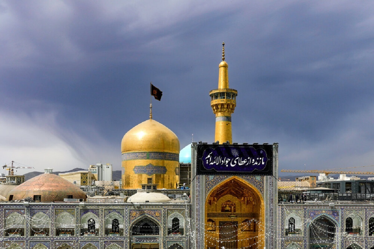 حرم مطهر رضوی در شب شهادت امام جواد (ع) سوگوار و عزادار شد.