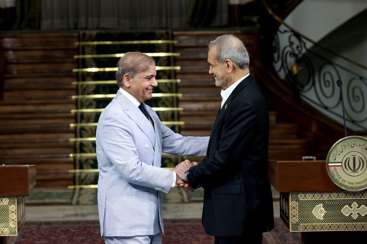 نخست وزیر پاکستان: به همکاری با ایران برای تعمیق روابط دوجانبه ادامه خواهیم داد
