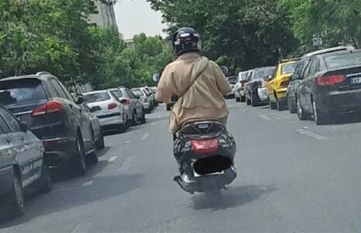 رئیس مرکز صدور گواهینامه پلیس راهور گفت: هنوز از سوی مجلس شورای اسلامی، اختیار صدور گواهینامه موتورسیکلت برای بانوان به پلیس داده نشده است.