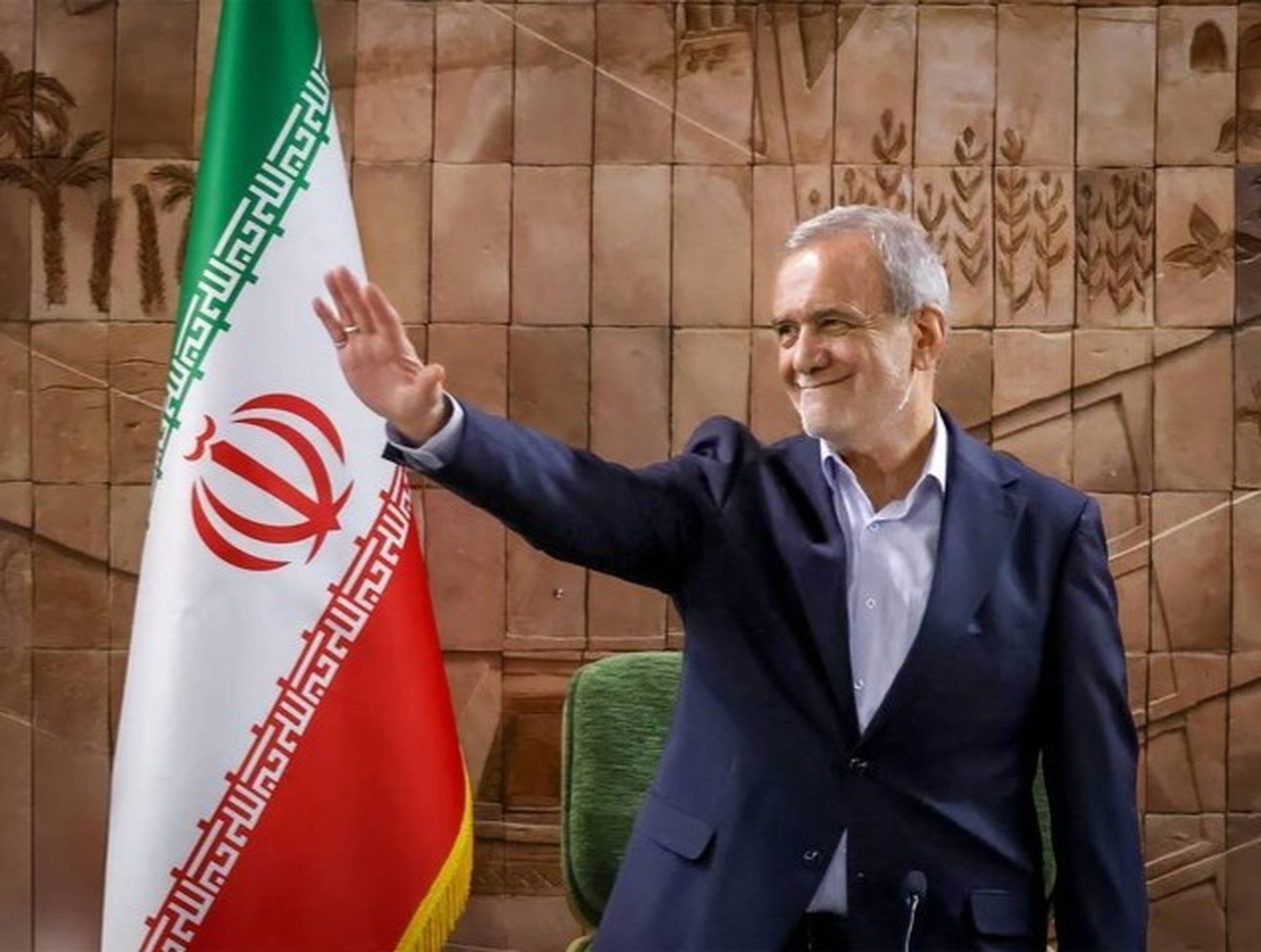 مسعود پزشکیان با استقبال رسمی پادشاه عمان وارد کاخ سلطنت این کشور شد.