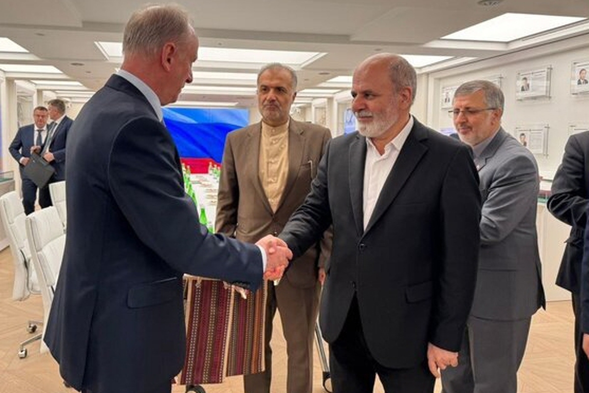 علی‌اکبر احمدیان دبیر شورای عالی امنیت ملی در سفر به مسکو با نیکلای پاتروشف دستیار ویژه رئیس‌جمهوری روسیه درباره توسعه مناسبات دوجانبه در چارچوب معاهده جامع راهبردی دو کشور دیدار و گفت‌و‌گو کرد