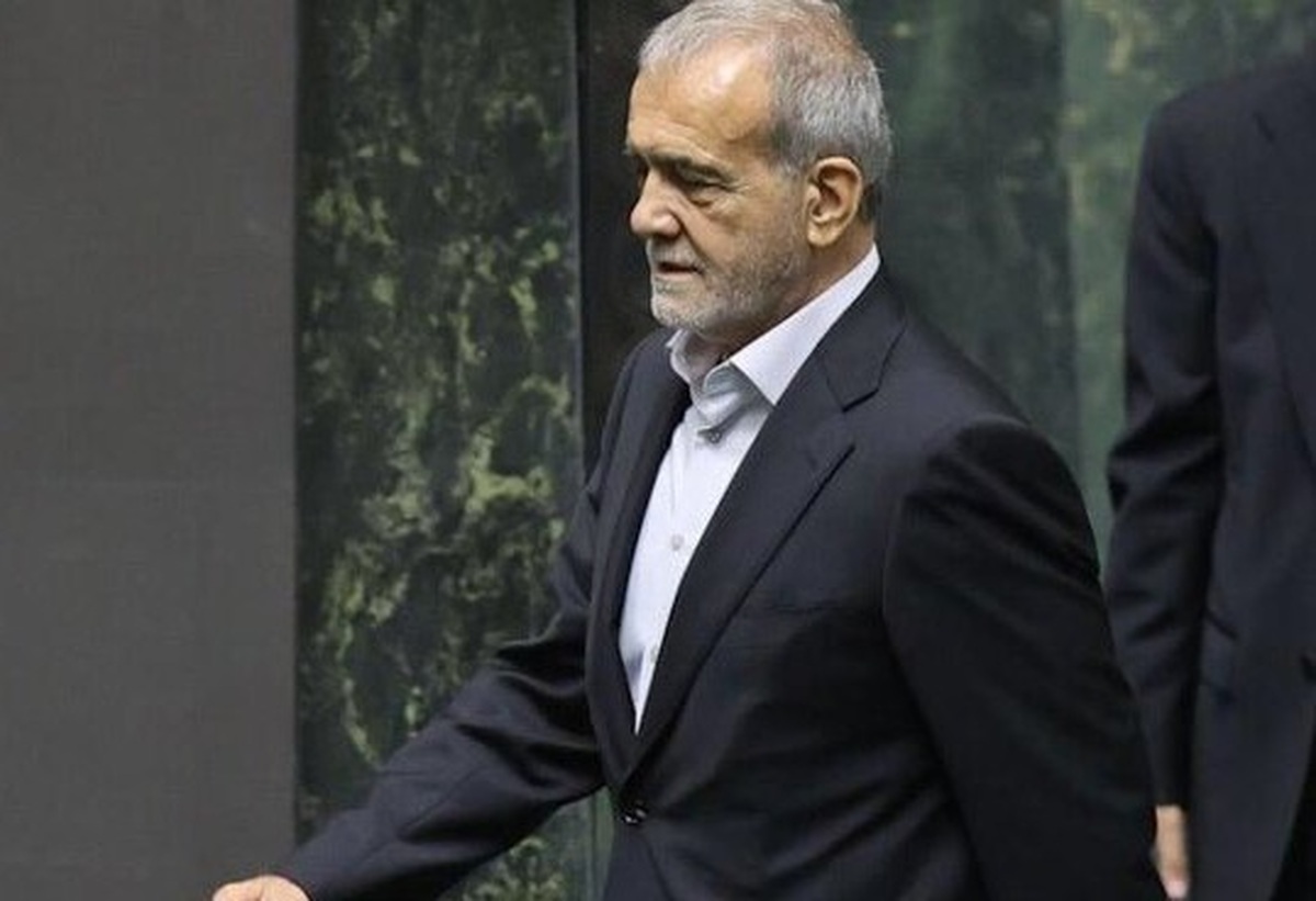 رئیس جمهور در آخرین بخش از برنامه‌های سفر رسمی به عمان، از مسجد جامع سلطان قابوس در مسقط بازدید کرد.