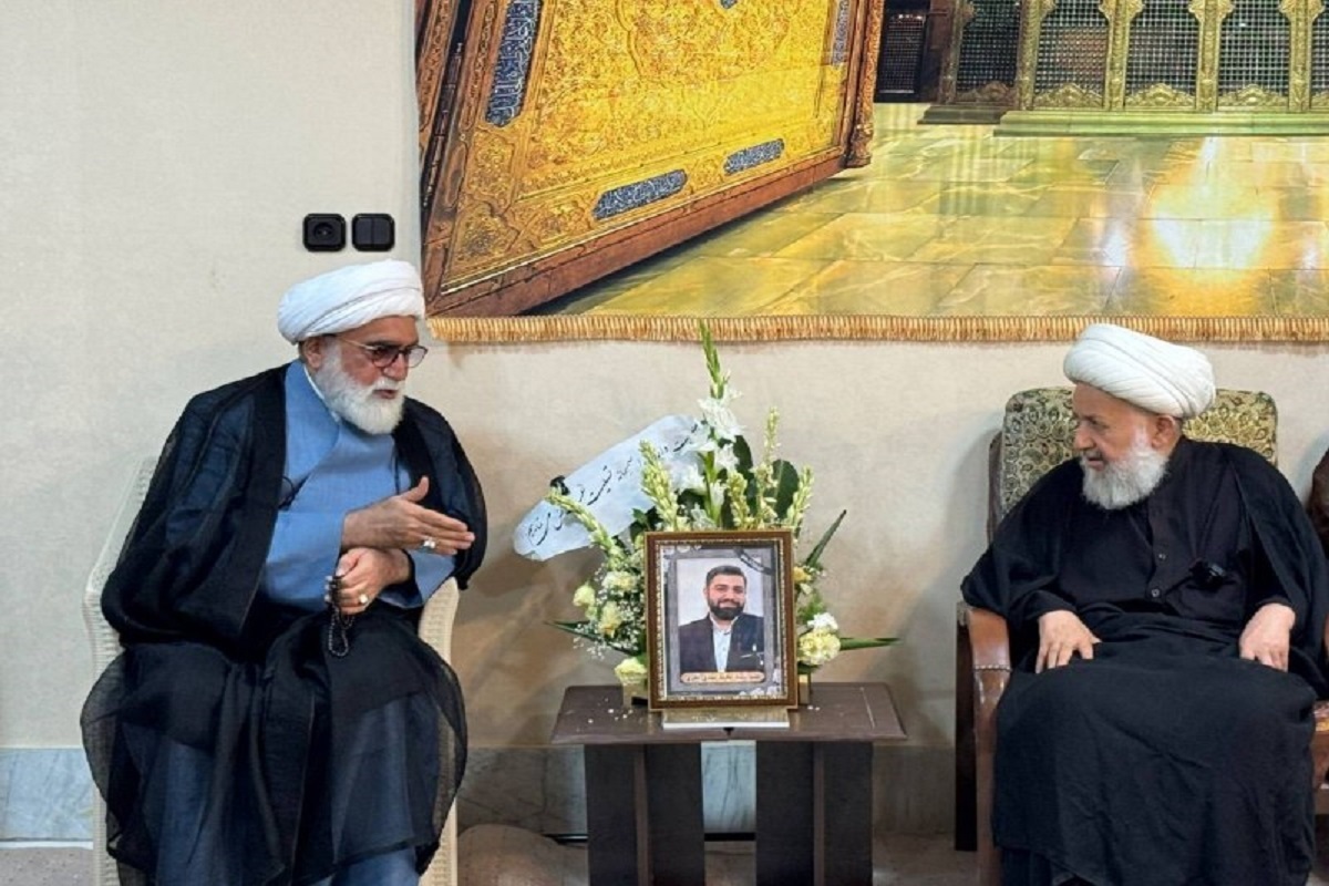 تولیت آستان قدس رضوی در مشهد مقدس، به منظور تفقد و دلجویی، به دیدار خانواده شهیدان «محمد مهدی نظری» و «زهرا نظری»، از شهدای حمله هوایی رژیم صهیونی، رفت.