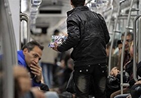مترو تهران اتباع دست‌فروش را اخراج می‌کند