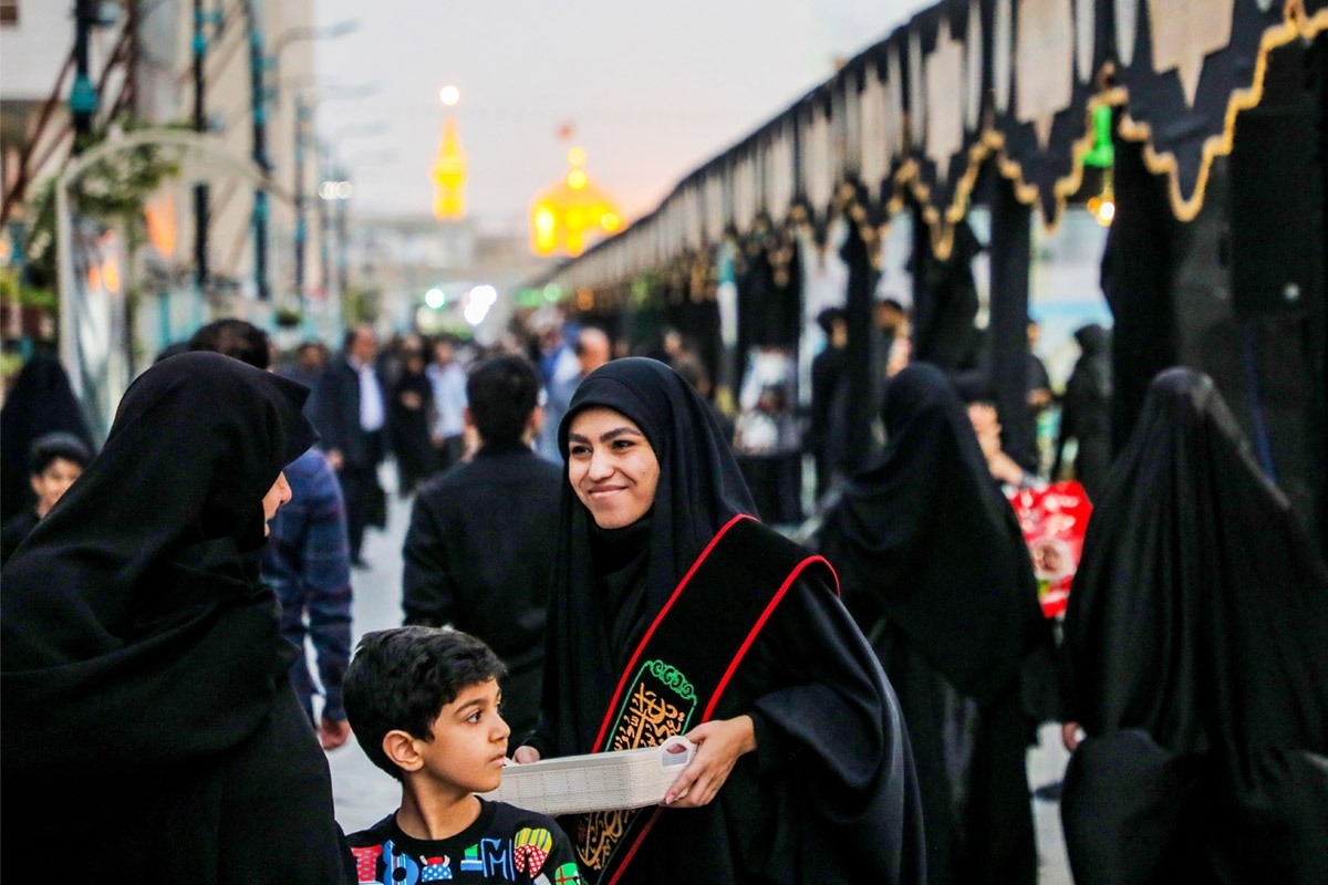 احترام میهمان | آنچه باید در کنار پذیرایی از  زائران امام ‌رضا(ع) به  یاد داشته  باشیم