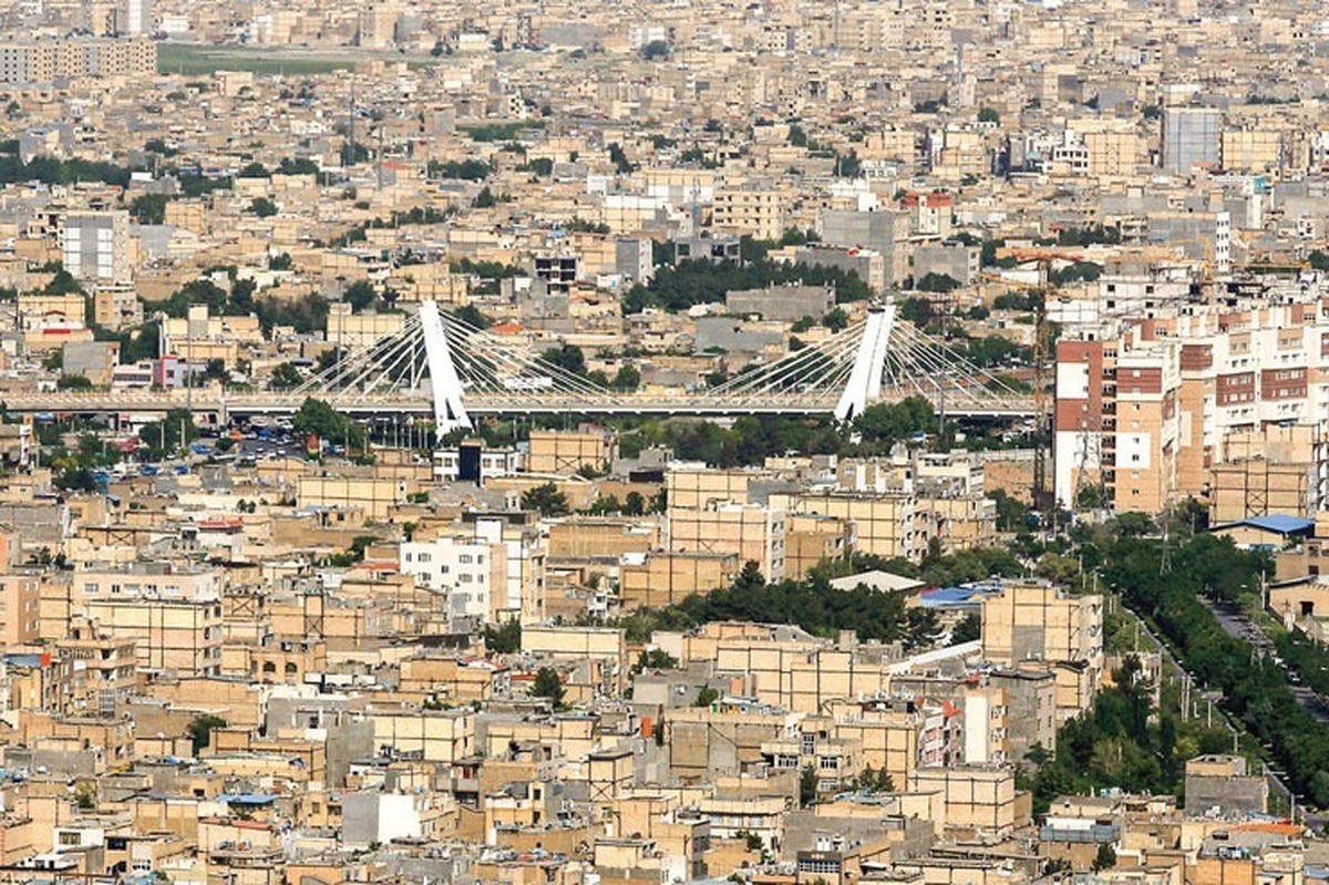کارشناس بازار مسکن با اشاره به ضرورت نگرش جدید در حوزه سیاست شهرسازی پس از جنگ ۱۲روزه، گفت: متراکم‌سازی شهرها، آسیب‌پذیری ما درمقابل مخاطراتی همچون جنگ را افزایش می‌دهد.