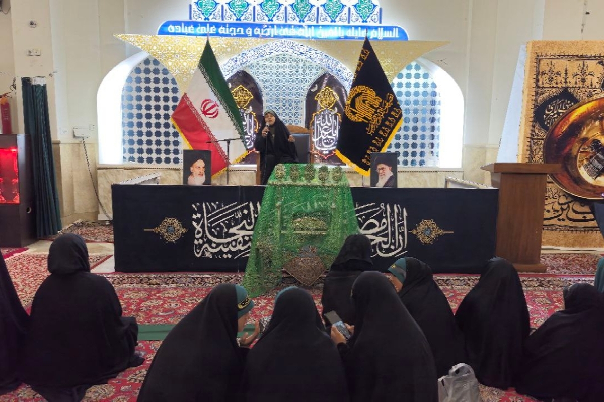 ویژه برنامه «بانوان عاشورایی» با حضور زائران اردوزبان در حرم مطهر رضوی برگزار شد