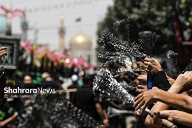 گزارش تصویری | عزاداری روز تاسوعای حسینی در خیابان های اطراف حرم مطهر رضوی