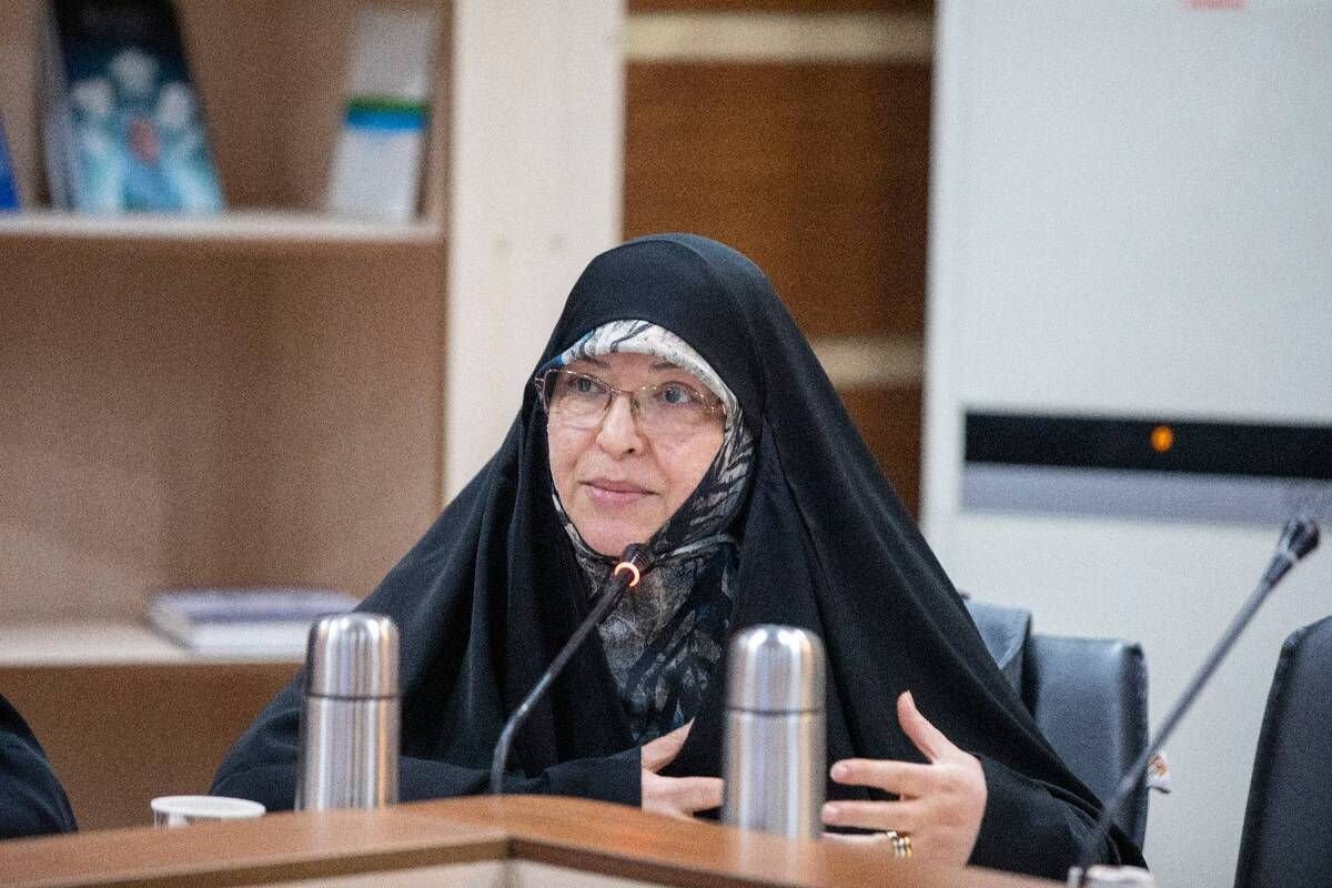 نقش حیاتی مادر در انتقال مفاهیم ولایی و پیوند فرزندان با اهل بیت (ع)