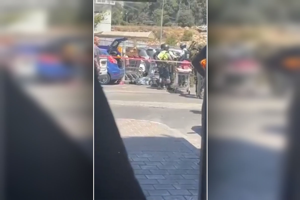 در عملیات تیراندازی و حمله با سلاح سرد که در تقاطع گوش عتصیون اجرا شد، یک نگهبان اسرائیلی از نیرو‌های ذخیره ارتش این رژیم کشته شد.