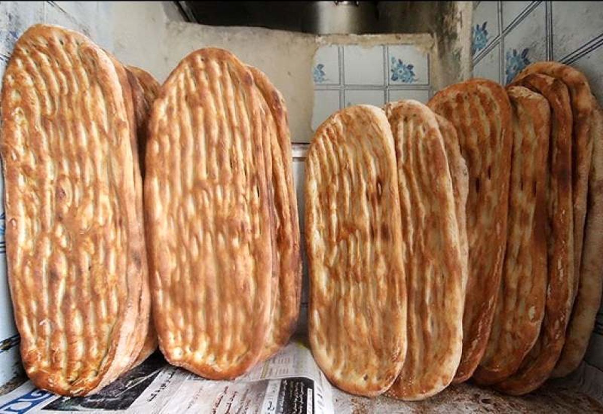 رئیس اتاق اصناف مشهد از اعلام نرخ‌نامه جدید نان آزاد خبر داد و گفت: با هرگونه گران‌فروشی و تخلف برخورد خواهد شد.