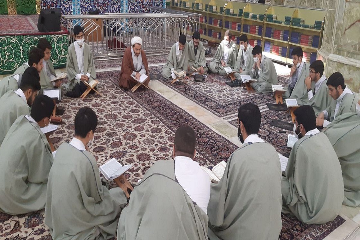 رقابت ۵۰۰ حافظ قرآن کریم در حرم مطهر امام رضا(ع)