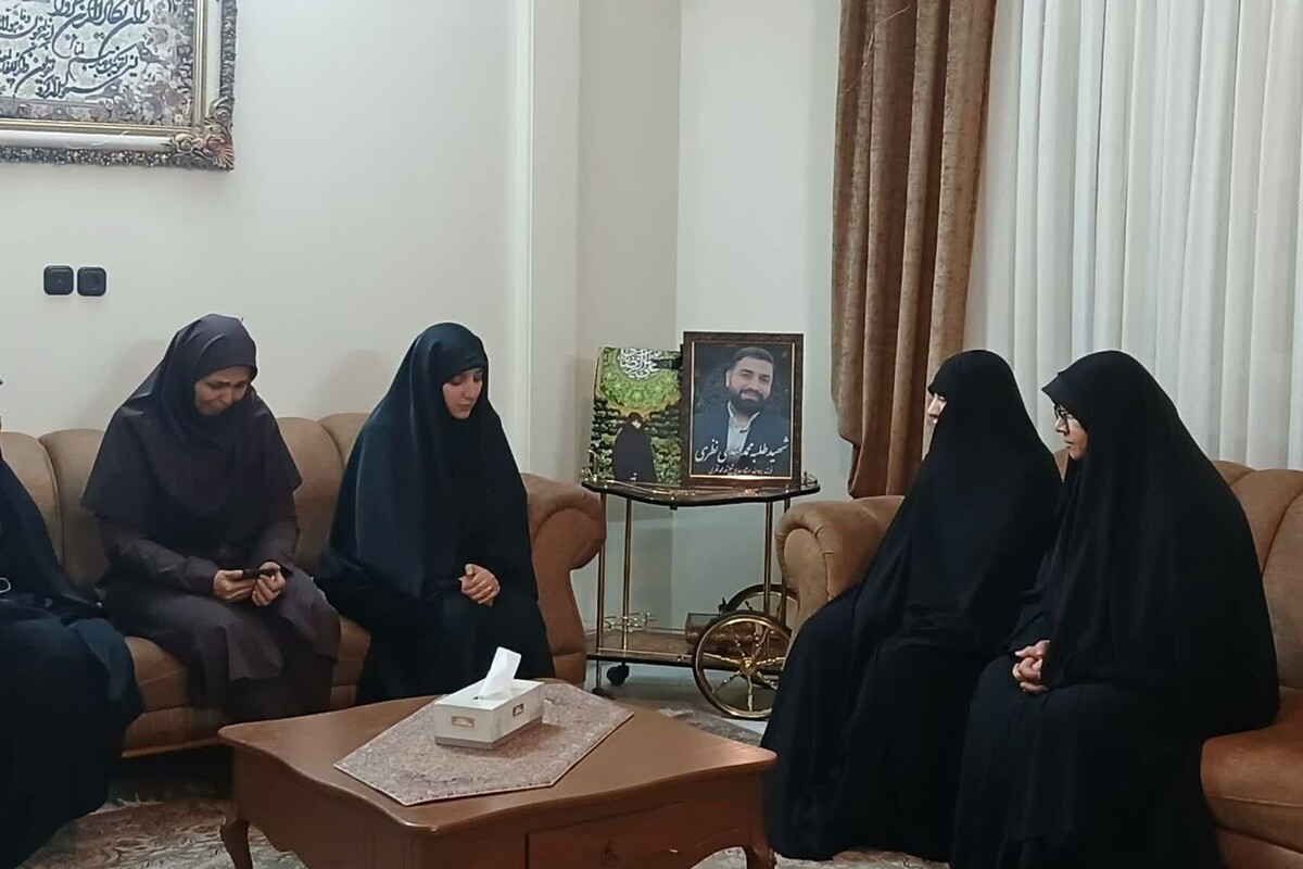معاون رئیس جمهور در امور زنان و خانواده در دیدار با خانواده خواهر و برادری که در جریان تجاوز رژیم صهونیستی به شهادت رسیدند، گفت: رژیم صهیونیستی در جریان تجاوزات خود به خاک کشورمان، جنایات متعددی را در حمله به افراد غیرنظامی رقم زد، یکی از جگرسوزترین این جنایات، شهادت چندین نفر از اعضای یک خانواده در جریان تجاوزات بود که شاهد چندین مورد آن هستیم.