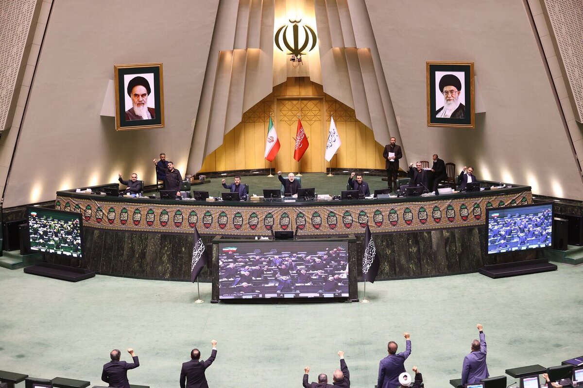 سخنگوی هیئت‌رئیسه مجلس شورای اسلامی با اشاره به برگزاری جلسه غیرعلنی مجلس گفت: این جلسه در خصوص بررسی مسائل و مشکلات حوزه‌های انتخابیه به‌ویژه در حوزه تأمین کالا‌های اساسی و حمایت از کشاورزان و تولیدکنندگان برگزار شد.