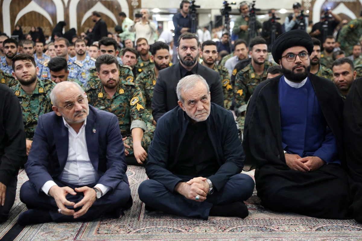 پزشکیان در مراسم گرامیداشت شهدای اقتدار ارتش حضور یافت (۲۵ تیر ۱۴۰۴)